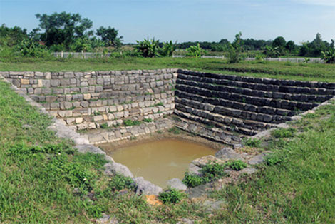 Giếng Vua nằm ở góc đông nam đàn tế Nam Giao, khu vực thành Nhà Hồ.