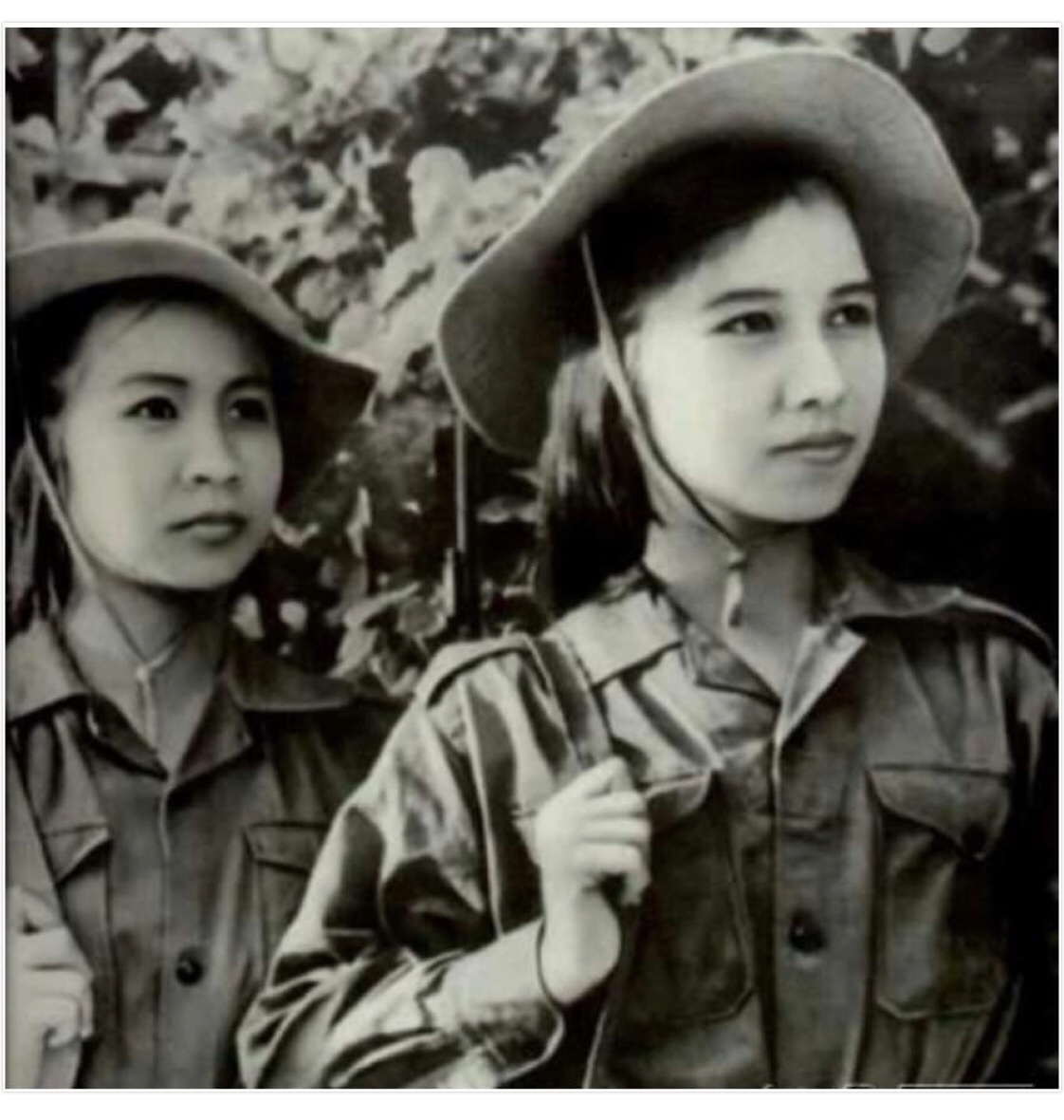 Thu Dung và Kim Hoa đoàn văn công Giải phóng